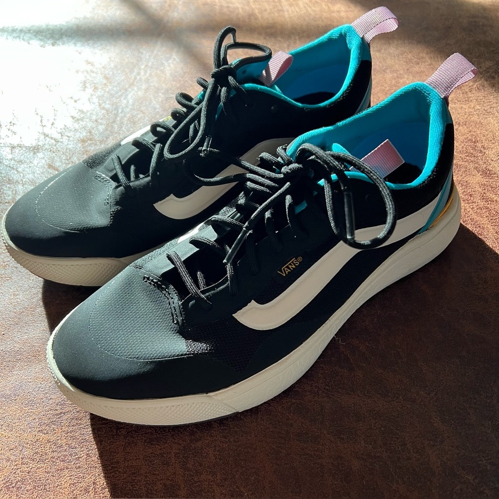 Vans UltraRange EXO Pop Black Blue Athletic Trail Walk Sneaker Women’s Size 8.5